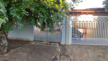 Rua 14 n° 46 – Frente – Centro