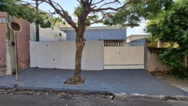 RUA 18 N°1371  CENTRO